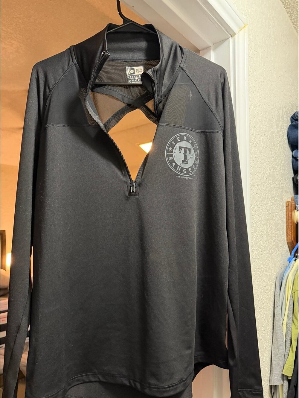 Texas Rangers Black Women’s pullover
